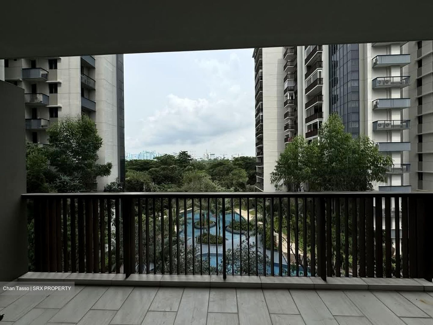 Lakeville (D22), Condominium #566102371